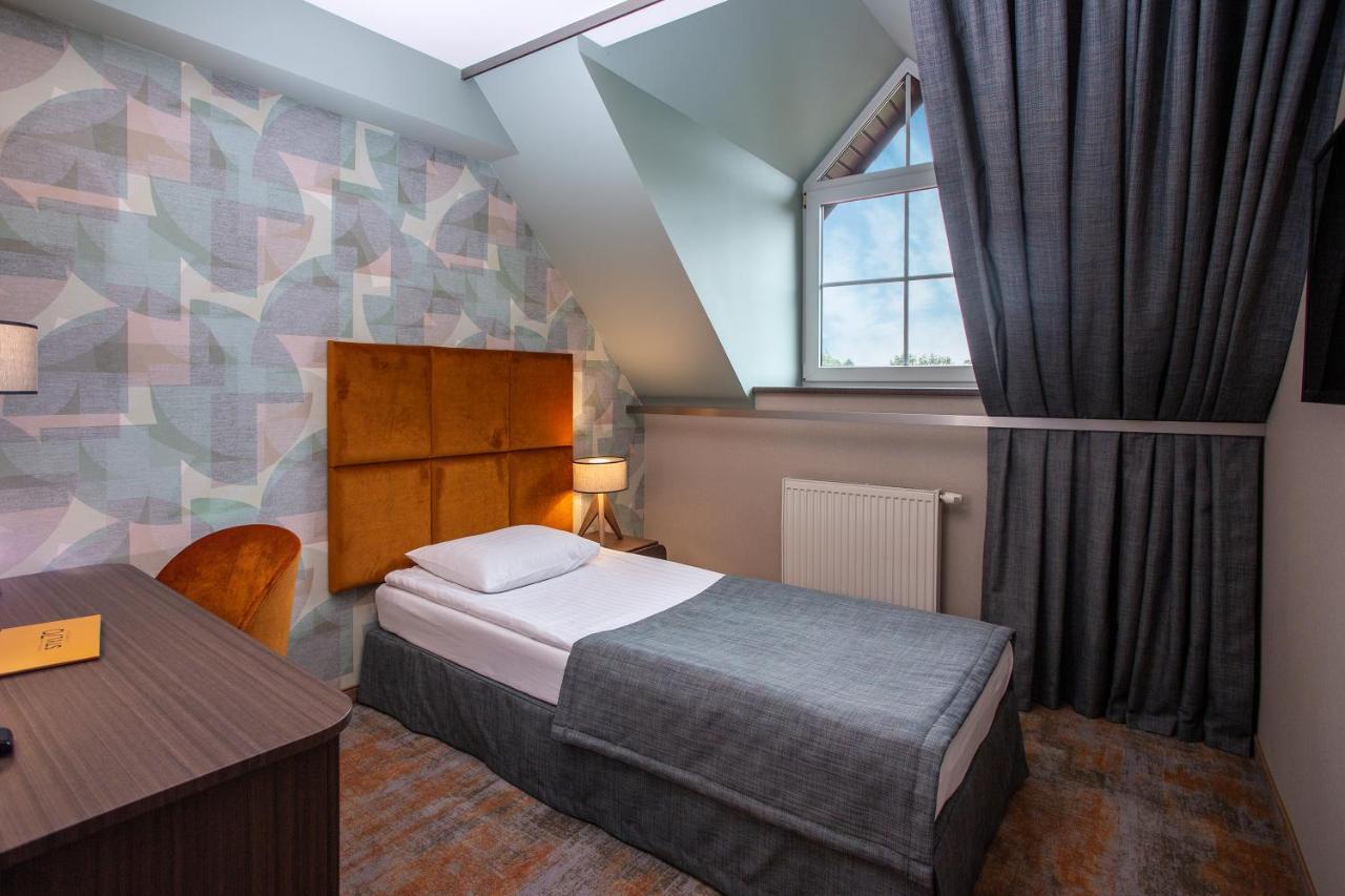 Hotel Styl 70 Pszczyna Exteriör bild