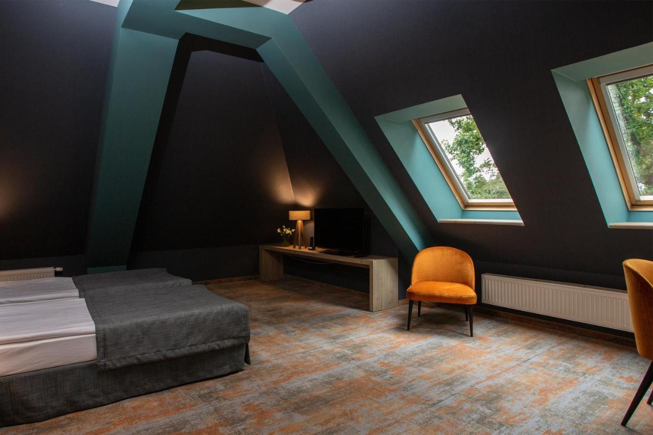 Hotel Styl 70 Pszczyna Exteriör bild