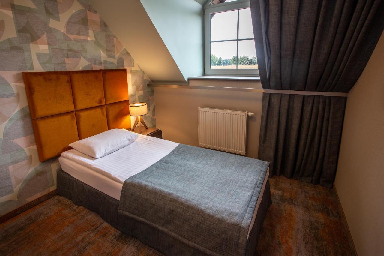 Hotel Styl 70 Pszczyna Exteriör bild