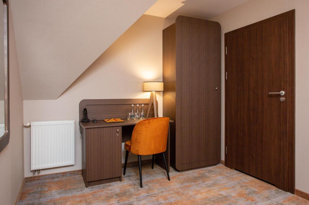 Hotel Styl 70 Pszczyna Exteriör bild