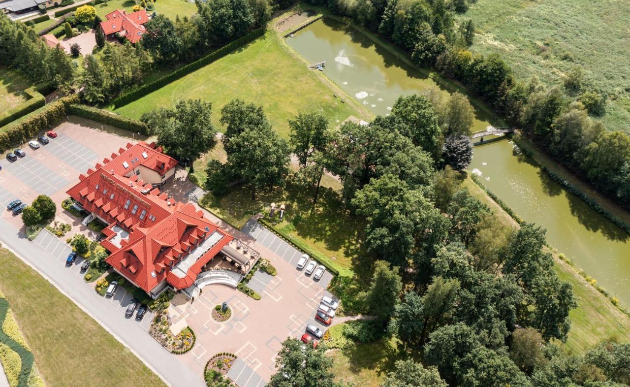 Hotel Styl 70 Pszczyna Exteriör bild