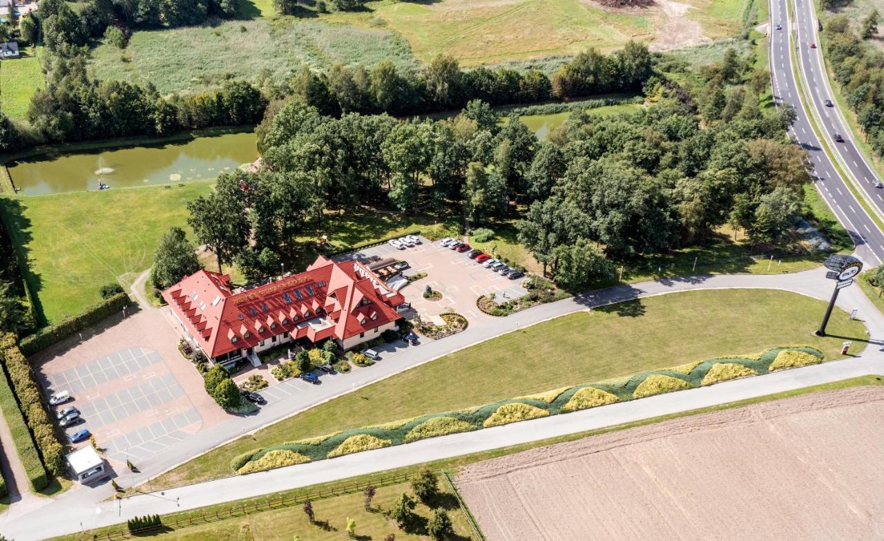 Hotel Styl 70 Pszczyna Exteriör bild