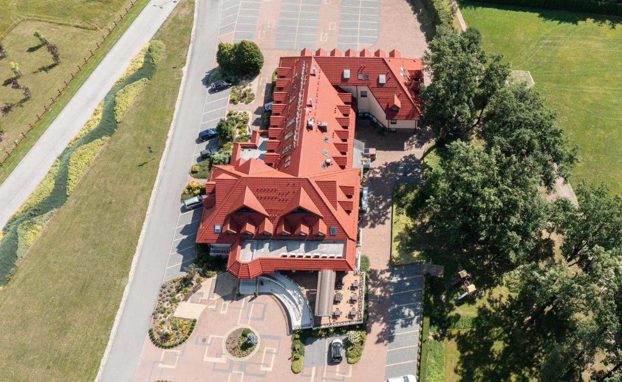 Hotel Styl 70 Pszczyna Exteriör bild