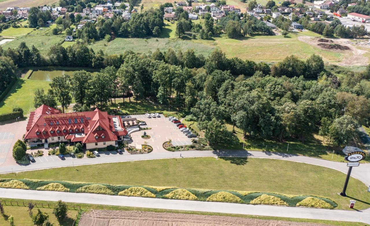 Hotel Styl 70 Pszczyna Exteriör bild