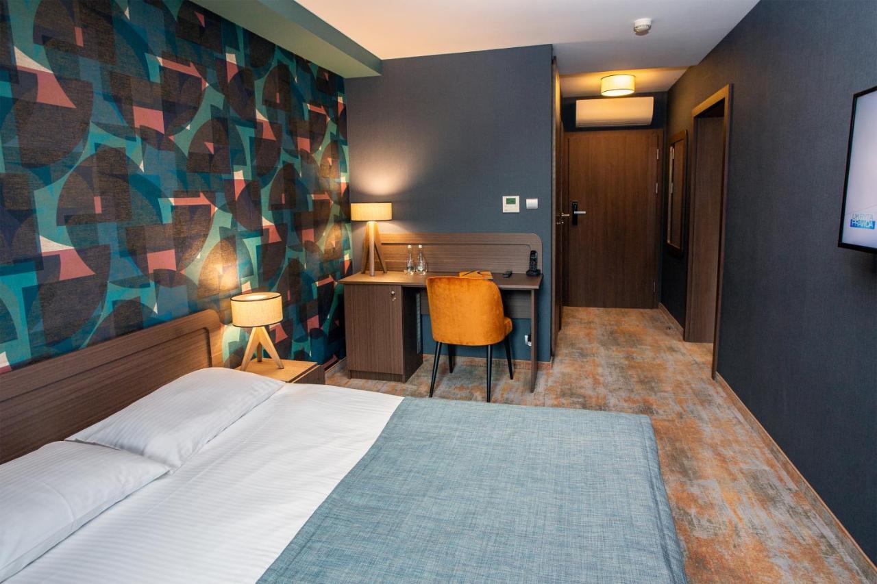 Hotel Styl 70 Pszczyna Exteriör bild