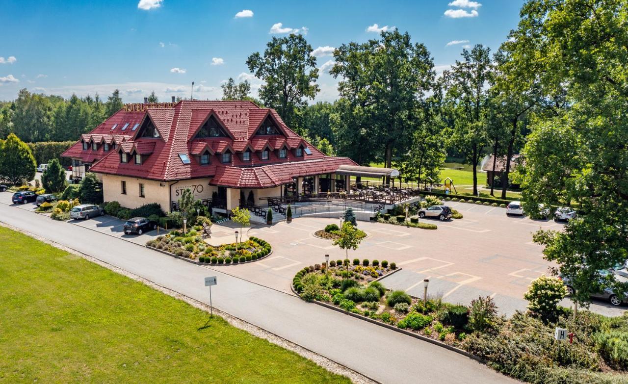 Hotel Styl 70 Pszczyna Exteriör bild