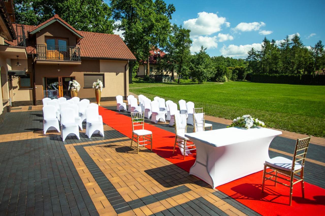 Hotel Styl 70 Pszczyna Exteriör bild